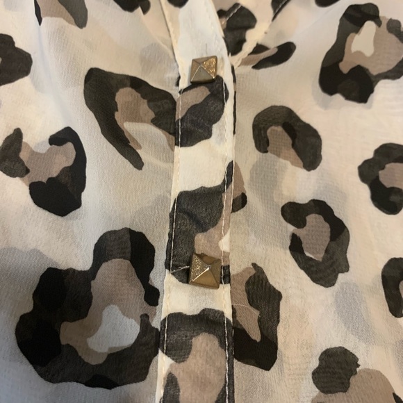 Buttons animal print top size Medium 🇺🇸Made in USA - Picture 7 of 7